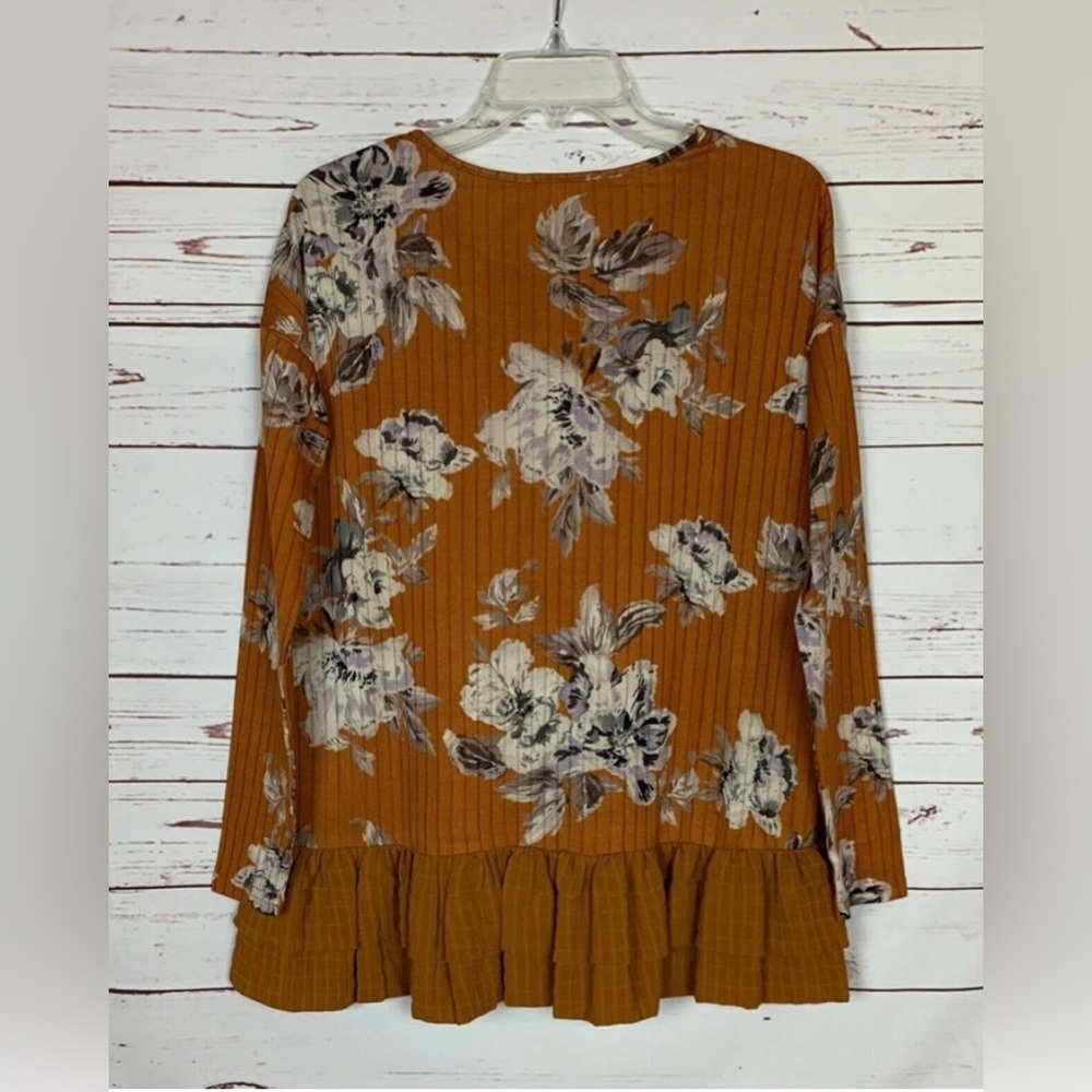🌼Entro Floral Ruffle Shirt🌼 - Picture 2 of 3